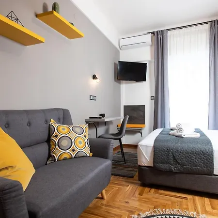 Downtown Luxury Boutique : The Yellow Apartment Thessaloniki